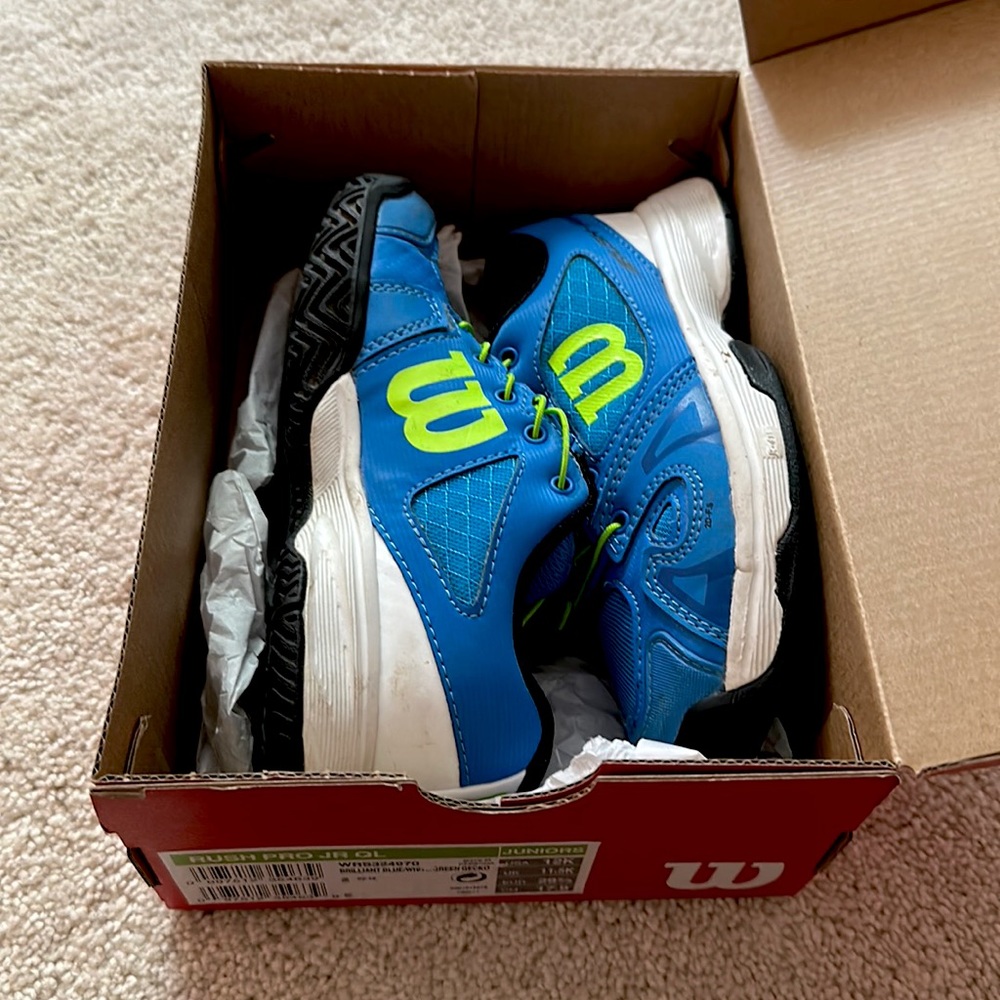 Little Kid’s Wilson Tennis court shoe “Rush Pro Jr QL” size 12